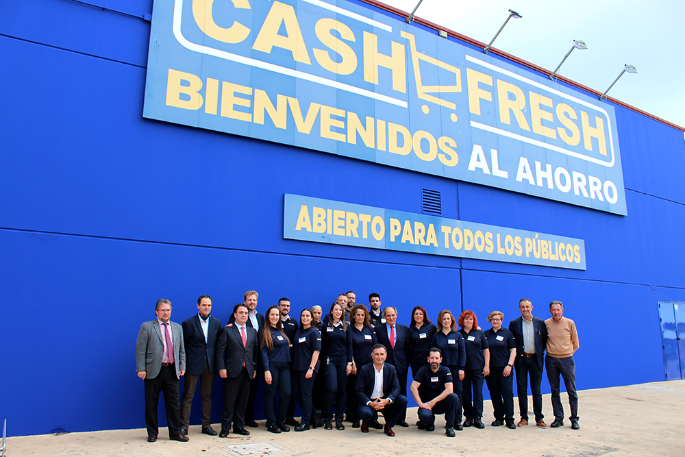 El supermercado Cash Fresh se vuelca con las personas más necesitadas de  Moguer y Mazagón