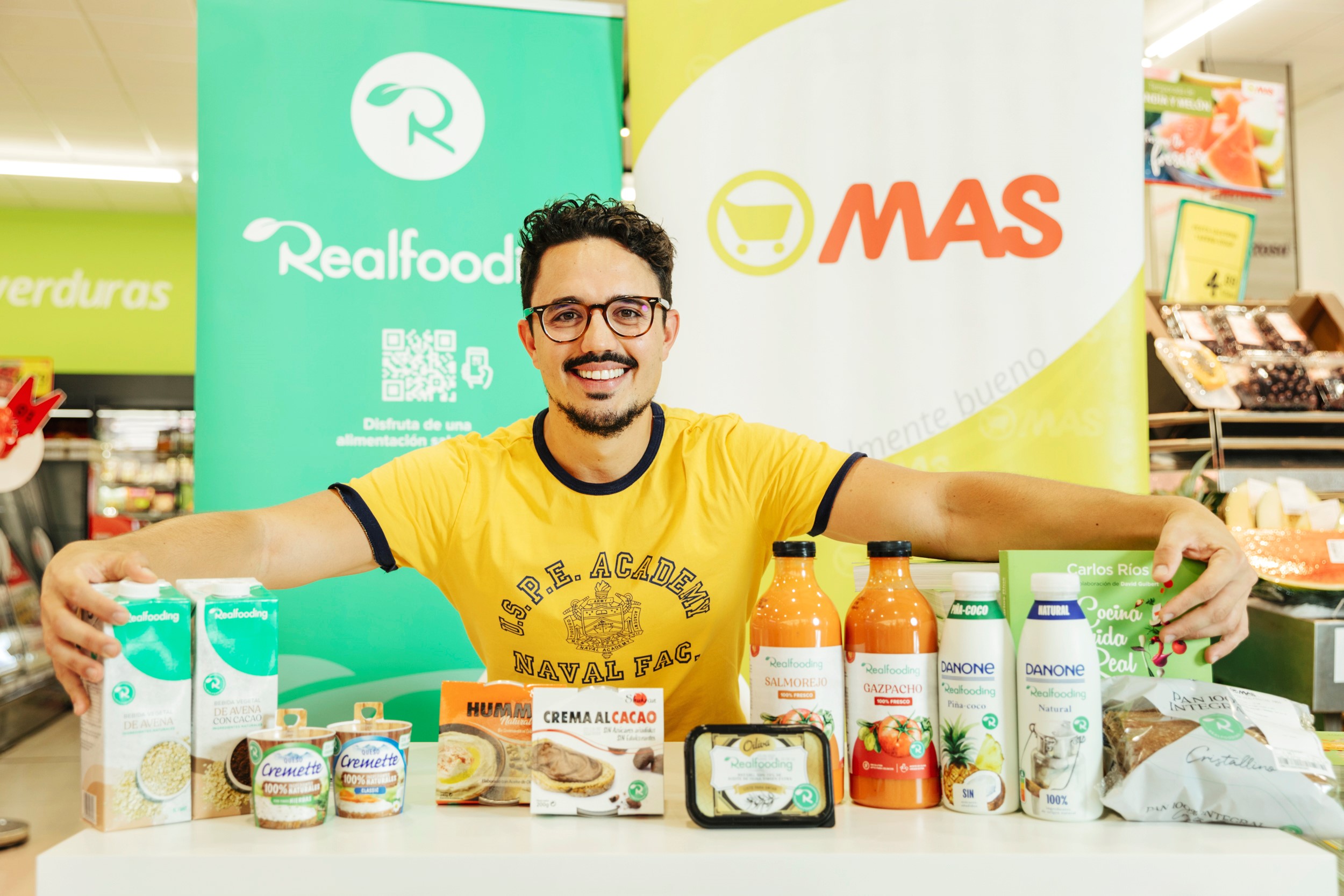 Carlos Ríos presenta en nuestra nueva tienda de Arjona el nuevo lanzamiento  Realfooding - Grupo MAS